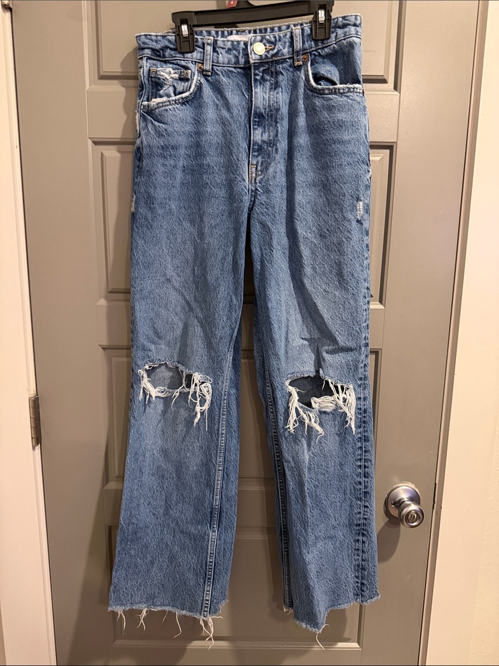 Zara Ripped Jeans - Picture 2 of 2
